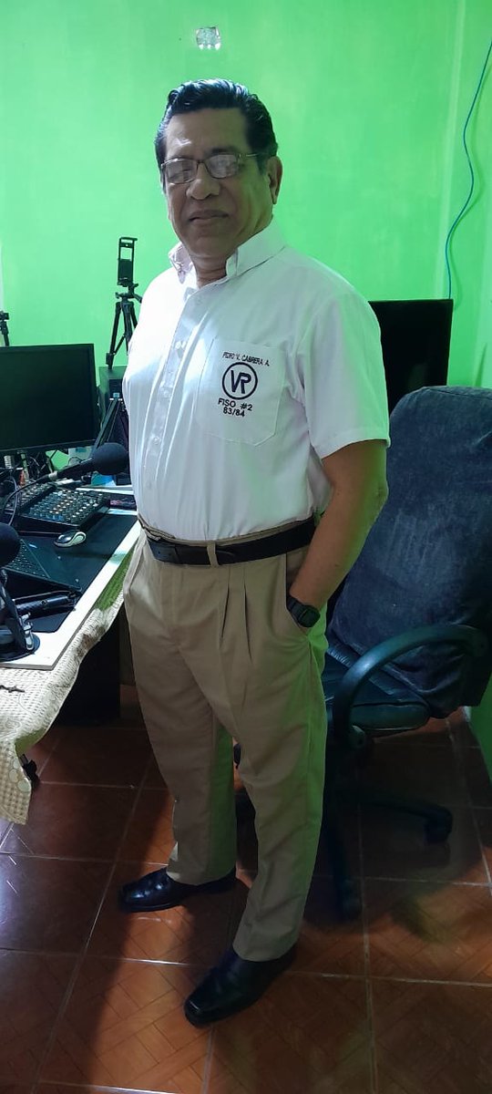 Pedro64radio's tweet photo. Con un gran orgullo nos volvemos a poner el uniforme del querido y glorioso Colegio Nacional Vicente Rocafuerte. Hoy recordamos 40 años de nuestra graduación como Bachilleres de la República, promoción 83-84 FISO 2. https://t.co/rjO4lWy1pL