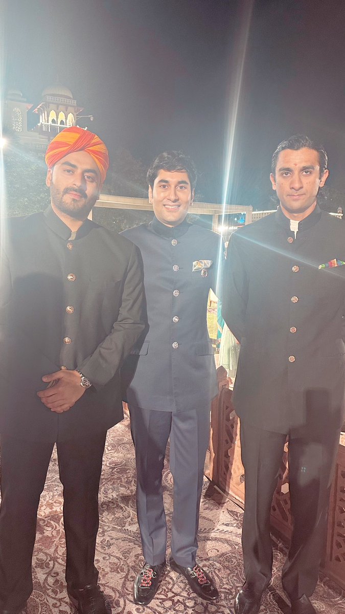 thebharatpur's tweet photo. The head of our clan - Maharawal Sahib of Jaisalmer. Bharatpur originated from Karauli which inturn originated from The Bhati Clan of Jaisalmer. Also joining us in this photo is Maharaj Sahib of Jaipur 🙏🏼 PS - we are allowed to use our titles - if you have a problem - refrain from commenting.
