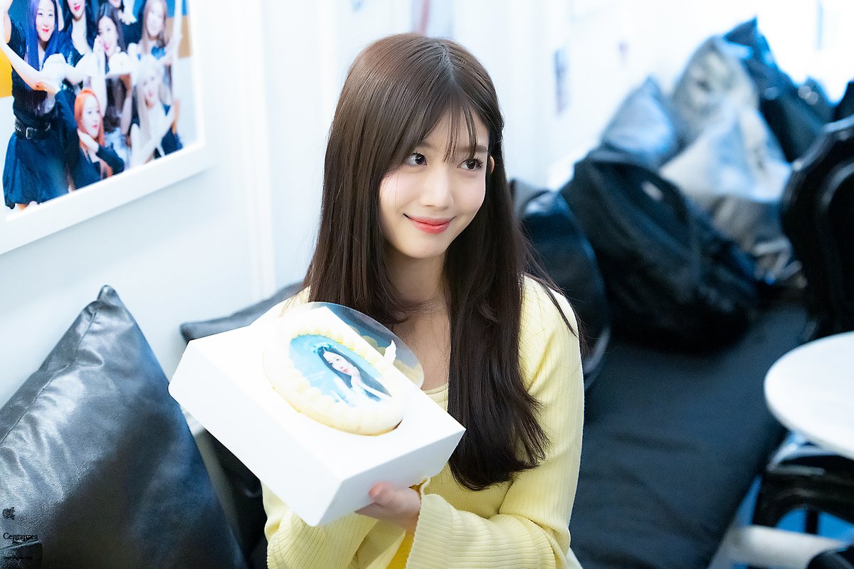 Centaurea970305's tweet photo. 240305

#체리블렛 #CherryBullet #유주 #YUJU https://t.co/ES6Sju2yHU