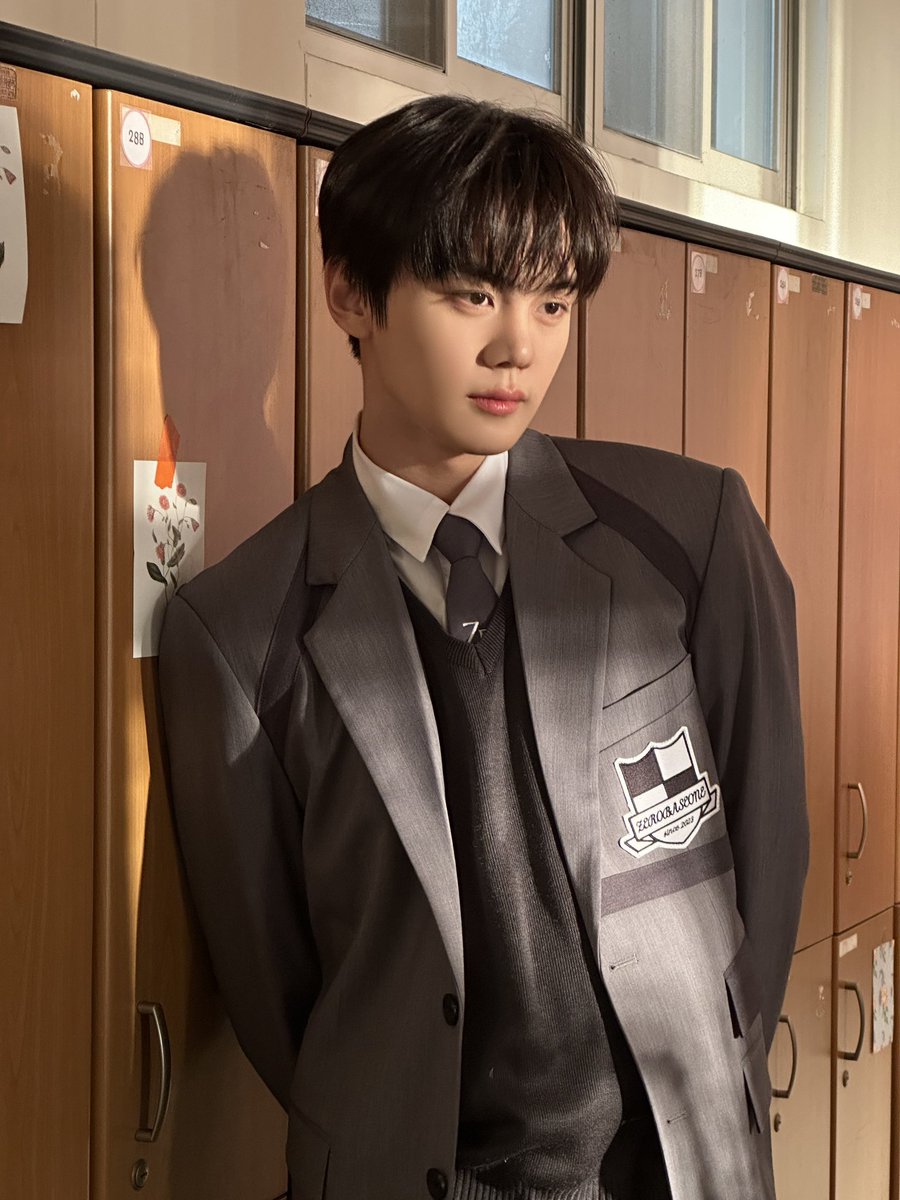 ZB1_official's tweet photo. _💌

제로즈~🩵 오랜만이죵ㅎㅎㅎ 드디어 사진을 올릴 수가 있어져서 올려요ㅎㅎㅎㅎㅎ YURA YURA 뮤직비디오 때 찍었던 거에용ㅎㅎ 일본 활동 그리고 다음 활동도  많이 기대해 줘용ㅎㅎ 사랑하고 손발 안 시리게 잘 있어용 사랑해!!!🩵🩵🩵 

#KIMGYUVIN #김규빈
#ZEROBASEONE #ZB1 #제로베이스원 https://t.co/3RIRsRvReG