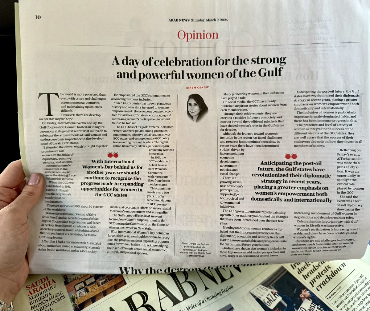 SinemCngz's tweet photo. This week my article in @arabnews is on the #GCC’s event on “Inspiring GCC Women” at  #InternationalWomensDay held in @GCCSG with exclusive remarks from Secretary-General @jasemalbudaiwi, while it also features @Dalyahya and @ms_nani13

Link: https://t.co/nQPW76Of0e
@FaisalJAbbas https://t.co/B4ikPymN0r