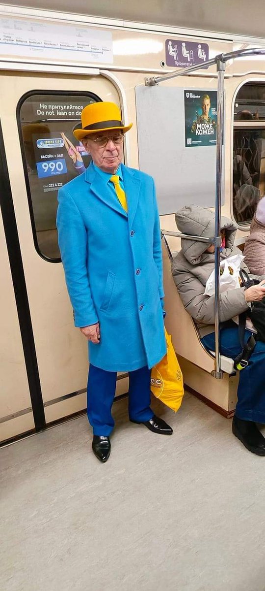 RomanDmitrich's tweet photo. В Києві на Оболоні живе цей прекрасний, сміливий, незалежний українець.

Як кажуть: респект та уважуха ❤️. https://t.co/smrpaGZdni