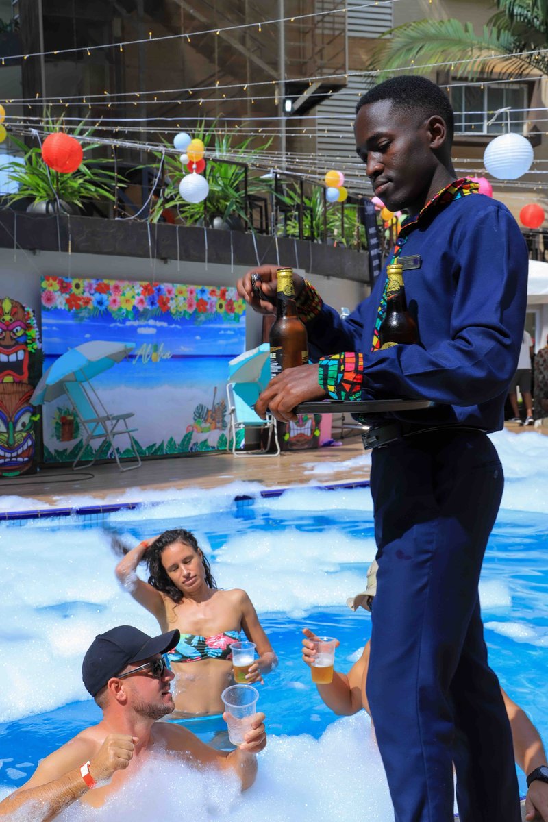 Tropicana Poolside tweet media