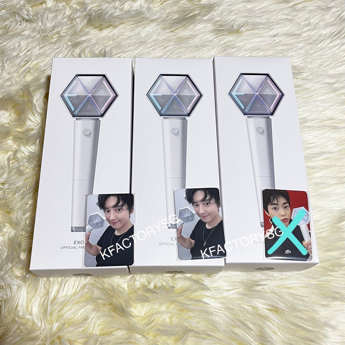 KFactorySG's tweet photo. [SG INSTOCK]

✨ EXO OFFICIAL LIGHTSTICK VER 3 + CHANYEOL PC ✨

Price: $65
Instock x2 

DM us or contact us here: 
Carousell: https://t.co/un0ME5pmKc
Tele channel: https://t.co/9AB9lGl3Az 

#LONSDALEITEinSG #BAEKHYUNinSG #2024BAEKHYUNASIATOUR #BAEKHYUN https://t.co/P0EJRhzf4h