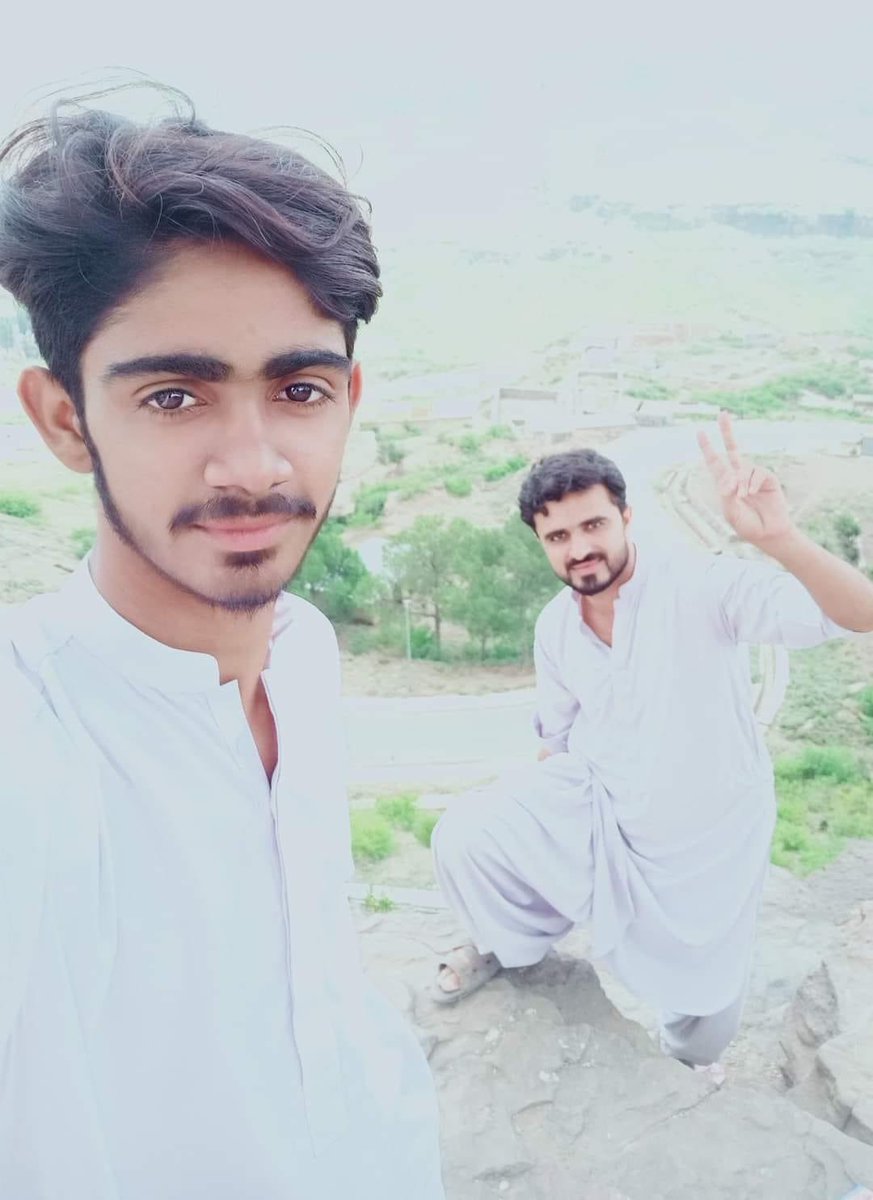 ( جبری گمشدگیوں کا نہ رکنے والا سلسلہ جاری)

شعیب بزدار ولد خان محمد تونسہ شریف کے رہائشی جو کہ  بولان  میڈیکل کالج کوئٹہ کے طالب علم تھے 
 جنہیں آج دو پہر تین بجے  مسلح نقاب پوش اہلکاروں  کی جانب سے سٹی فوڈ کے قریب  جبری طور پہ ان کے گھر سے اٹھالیا گیا۔۔
#ReleaseShoaibBaloch