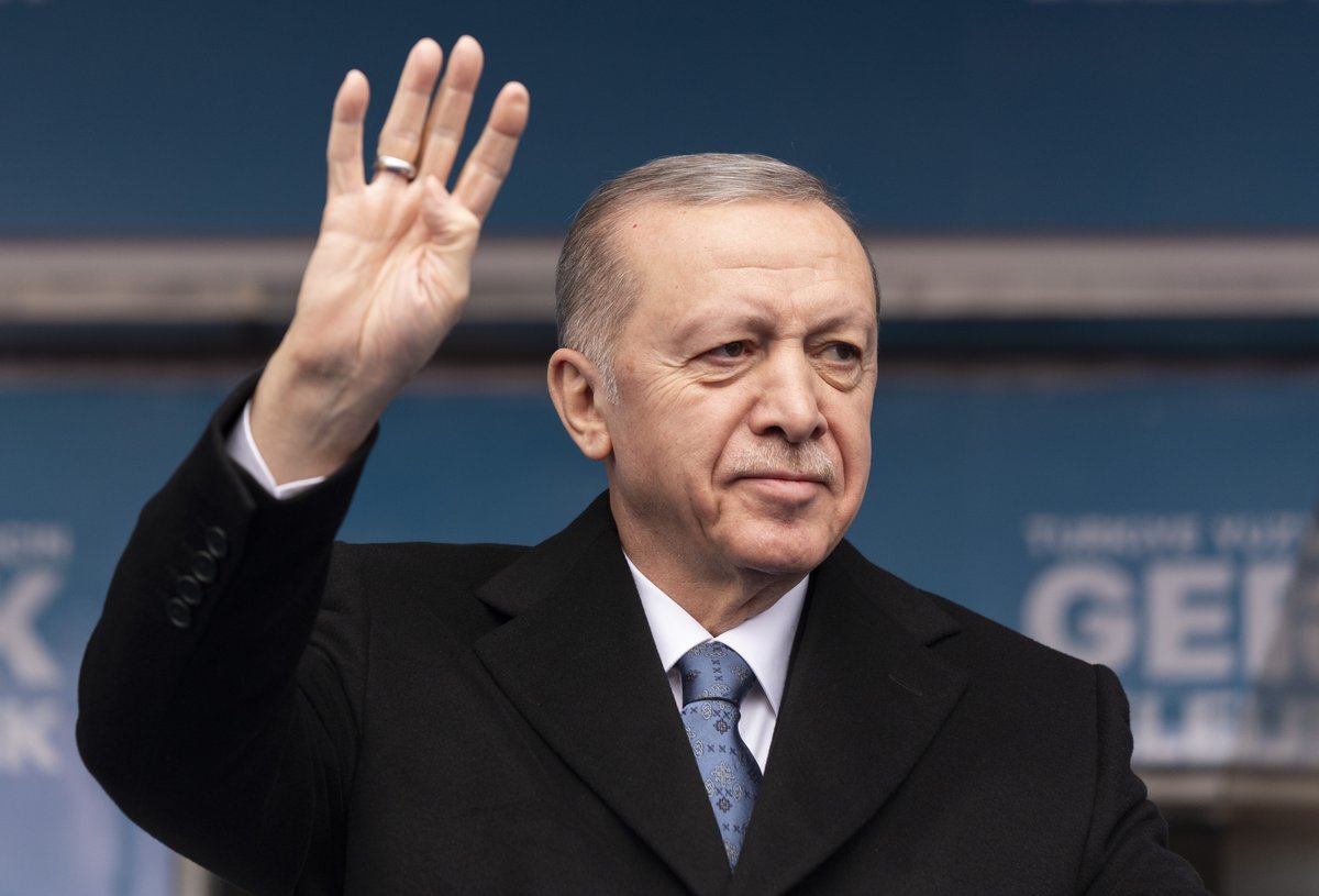 RTErdogan's tweet photo. Âlimleriyle, şairleriyle, fazıllarıyla âdeta kutup yıldızları yetiştiren, adını da sanını da şanını da yüreğini ortaya koyarak kazanan peygamberler yurdu Şanlıurfa... Teşekkürler Şanlıurfa! 🇹🇷 https://t.co/9CpYpOoMKi