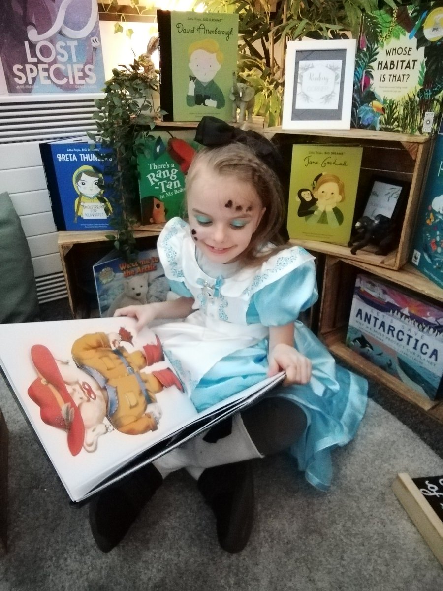 Year2OMG's tweet photo. Enjoying some of our favourite stories! https://t.co/k5bCmGCXUH