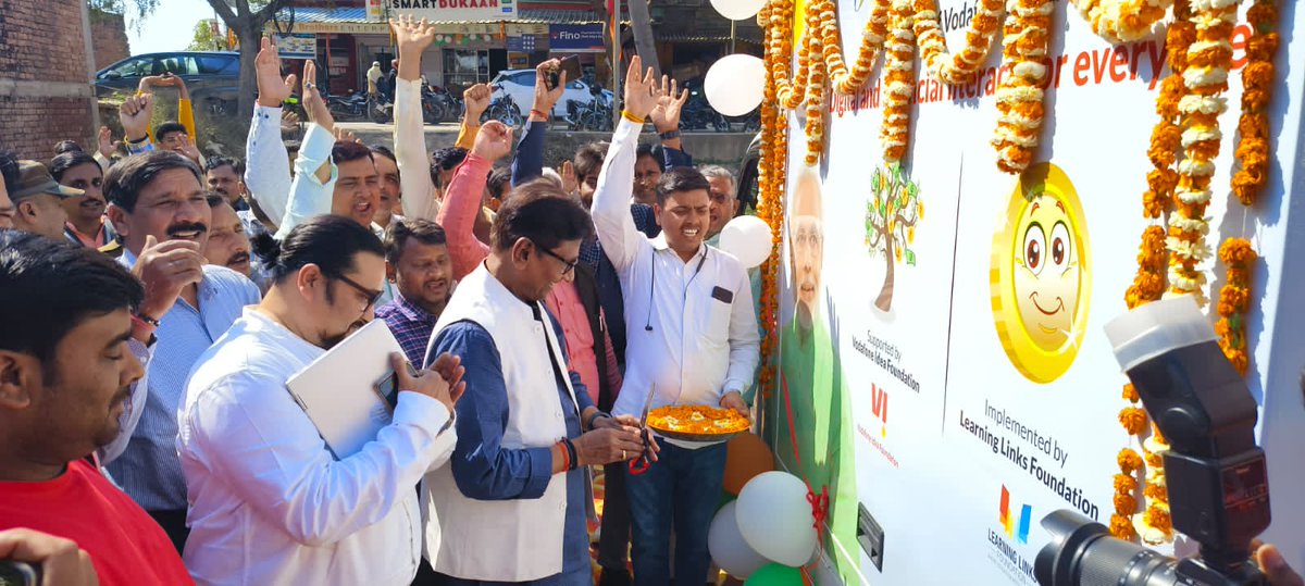Avinash78683033's tweet photo. Hon.Member of legislative Assembly Shri Tribhuvan Ram has inaugurated CSC Mobile Van and flaged off.100 of citizens,csc vle's,electricity officials were preset on the occasion. Also breefed about csc services to Honorable MLA and citizens.
@ceo_csc @academy_csc @CSCUttarPradesh https://t.co/a70zJd6l2U