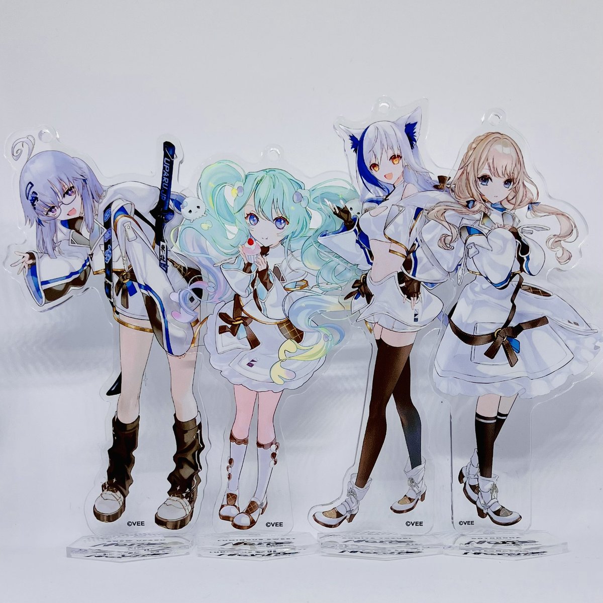 YoTey_2nd's tweet photo. Mergeのキービジュアルアクスタその①
#蒼宮よづり
#亞生うぱる
#言のハ
#るみなす・すいーと
#微炭酸少女
#Dev_c
#VEE_Merge https://t.co/oIenhZRRzt