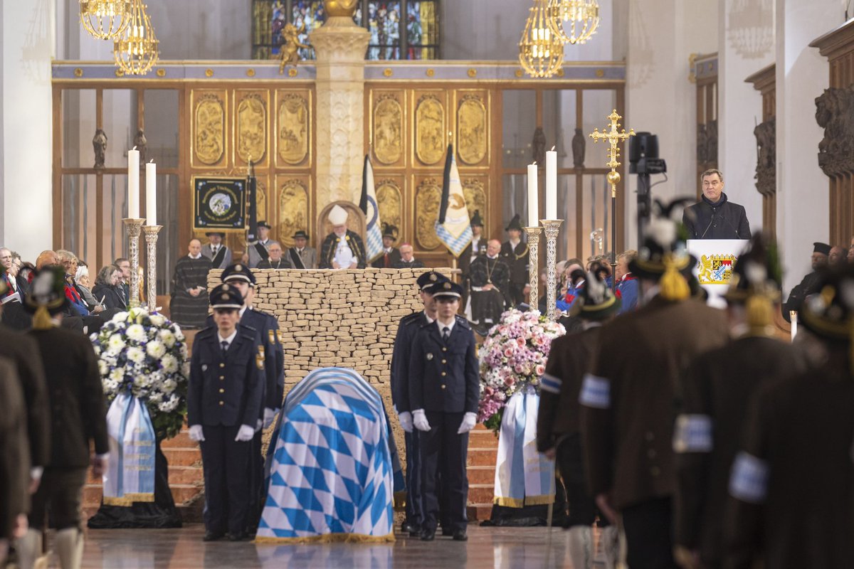 Abschied von einem großen Bayern: Alois Glück war einer der bedeutendsten Politiker unserer Nachkriegsgeschichte. Er war eine starke Stimme für sozial Schwächere, für die Bewahrung der Schöpfung und für die Entwicklung unserer Heimat. Ob als Staatssekretär, CSU-Fraktionschef oder