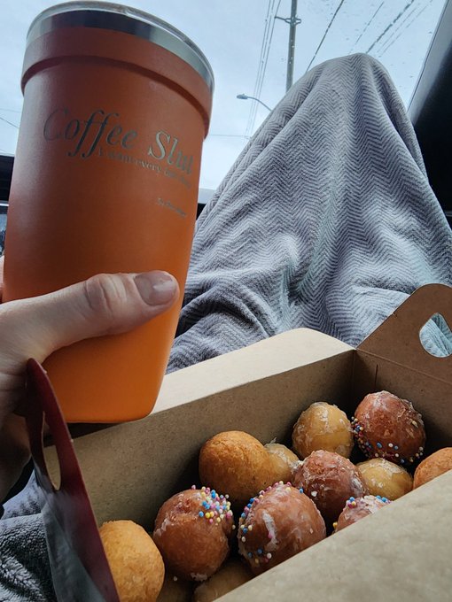 Passenger Princess mode activated 💕 https://t.co/S1YpVyxOCp<a href="/tag/renfaire"class="tags"><span>#renfaire</span></a><a href="/tag/renfest"class="tags"><span>#renfest</span></a><a href="/tag/oxfordrenfaire"class="tags"><span>#oxfordrenfaire</span></a>