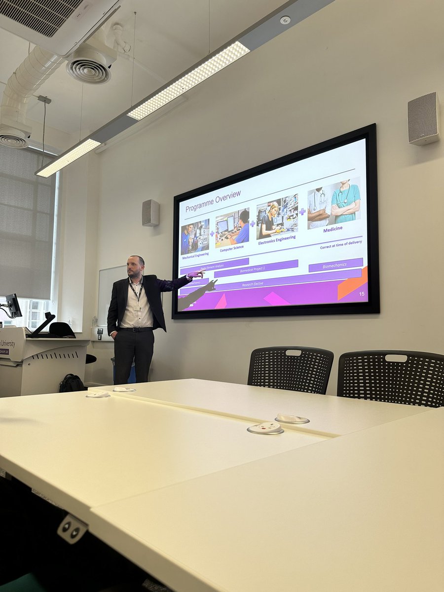 AntonioFratini's tweet photo. Offer holders day well on the way. Great listening from @patrickgeog1 about our #Biomedical #Engineering programmes at @AstonUniversity https://t.co/LdGrmGXzZG