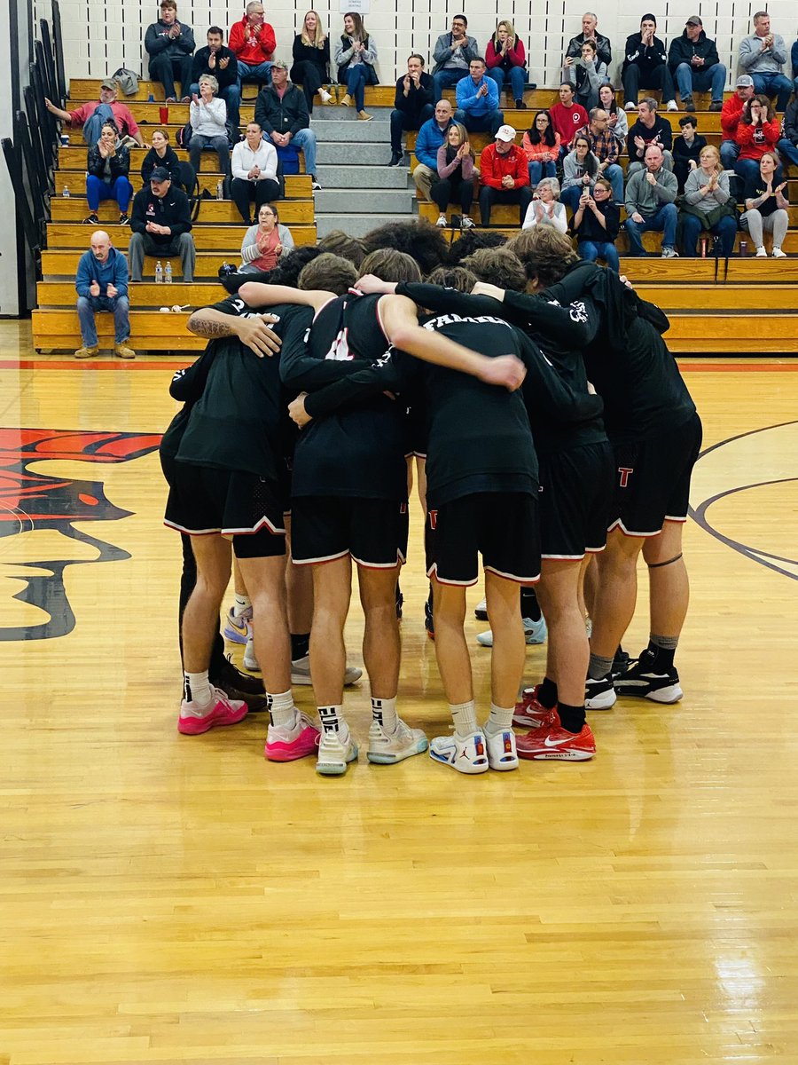ThompsonCTSuper's tweet photo. A heartbreaking loss ended the season for TMHS boys basketball this week. What a spectacular season run it was! 

Thank you to both the girls and boys teams who lifted our spirits this winter with such fun and excitement. We are proud of you all. https://t.co/mFU8O0e6mW
