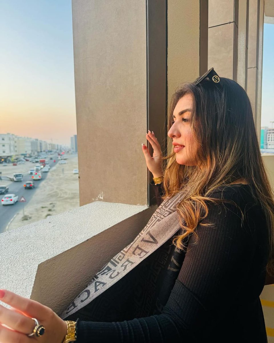 AqsaLeelaJamali's tweet photo. ماحول سب کا ایک ہے آنکھیں وہی نظریں وہی
سب سے الگ راہیں مری سب سے جدا منظر مرا https://t.co/rdasbD0H4u