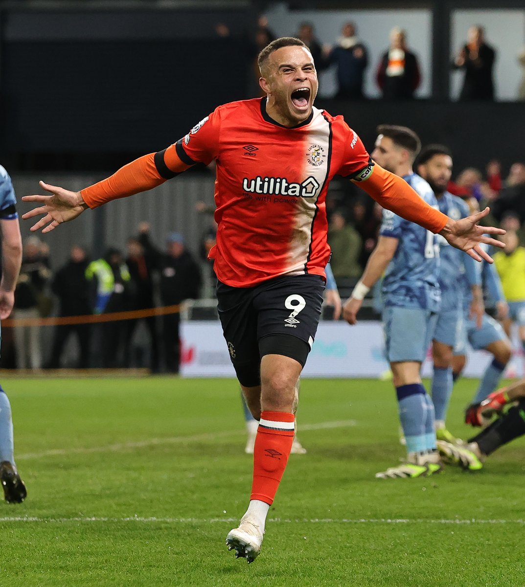 OfficialFPL's tweet photo. Five goals, two assists and just one blank in his last seven appearances 🥶

Are you one of the 609,925 #FPL managers that transferred in Carlton Morris for Gameweek 28? 🤔

#CRYLUT https://t.co/bZMcxMKAdW