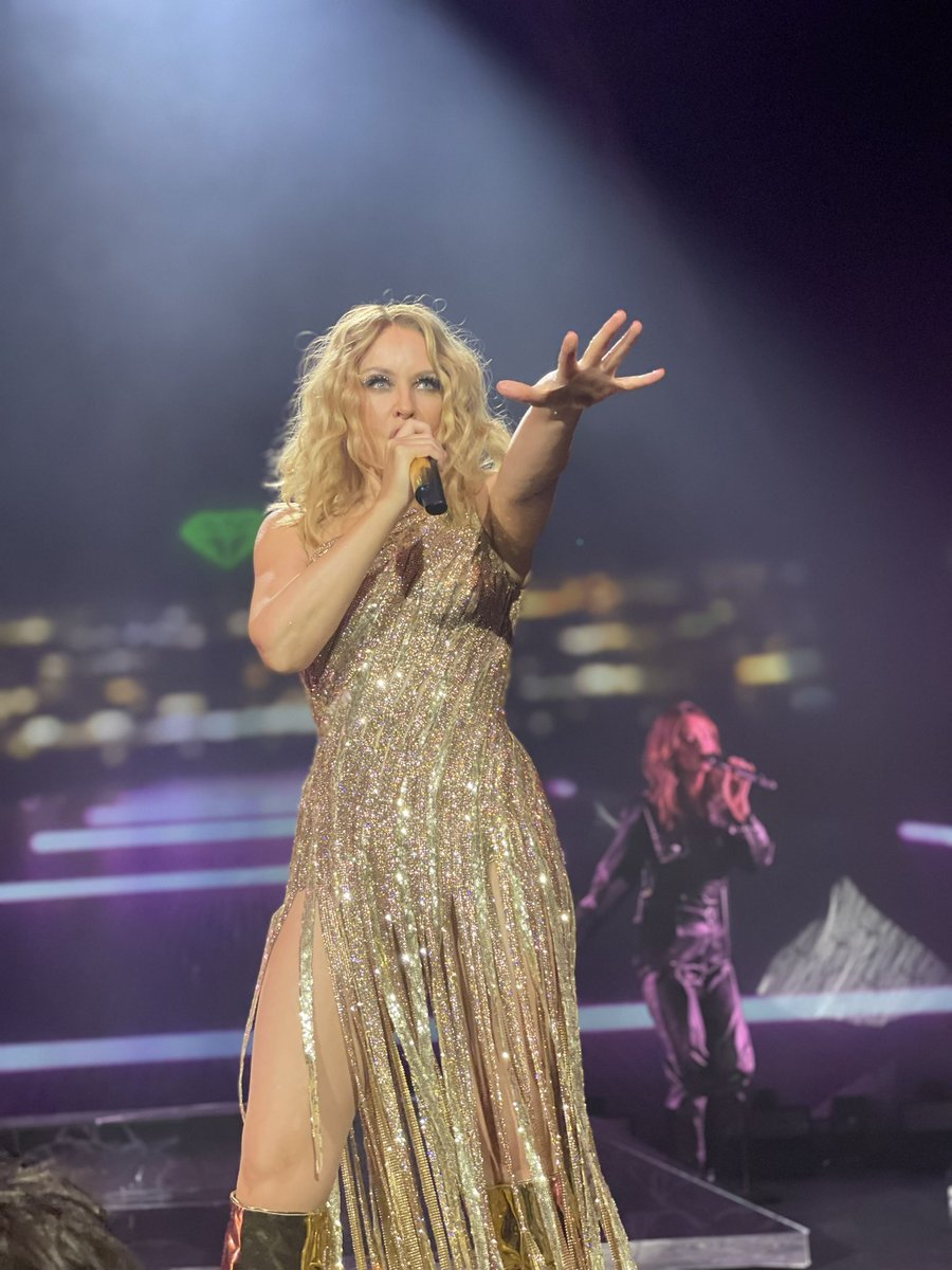Robertson_Adam's tweet photo. What a fantastic night @VenetianVegas with my forever number one @kylieminogue Feeling very lucky indeed to be this close. Memories I will cherish forever #LasVegas #Kylie #kylieminogue #venetianvegas https://t.co/TNb89f0lDr