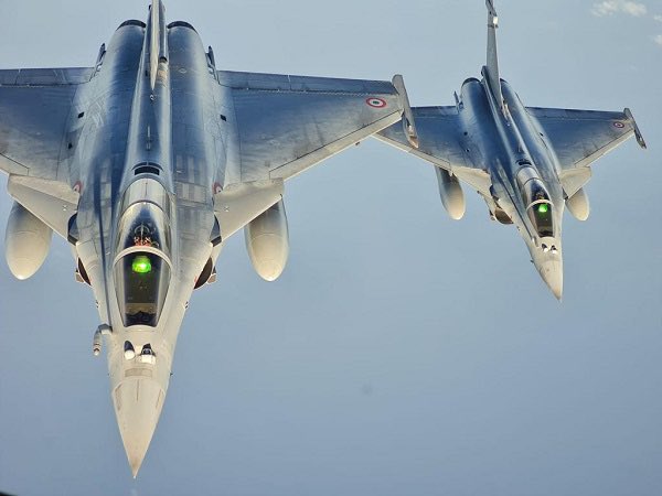 OpexNews's tweet photo. 🇫🇷🇾🇪 Durant la matinée du 9 mars 2024, une FREMM qui patrouillait dans le golfe d’Aden, dans le cadre de l’opé #ASPIDES, a détecté 4 drones de combat progressant vers elle en vol tactique. Ces drones ont été détruits en légitime défense par la frégate et des chasseurs français ! https://t.co/m8J1ZHjEC5