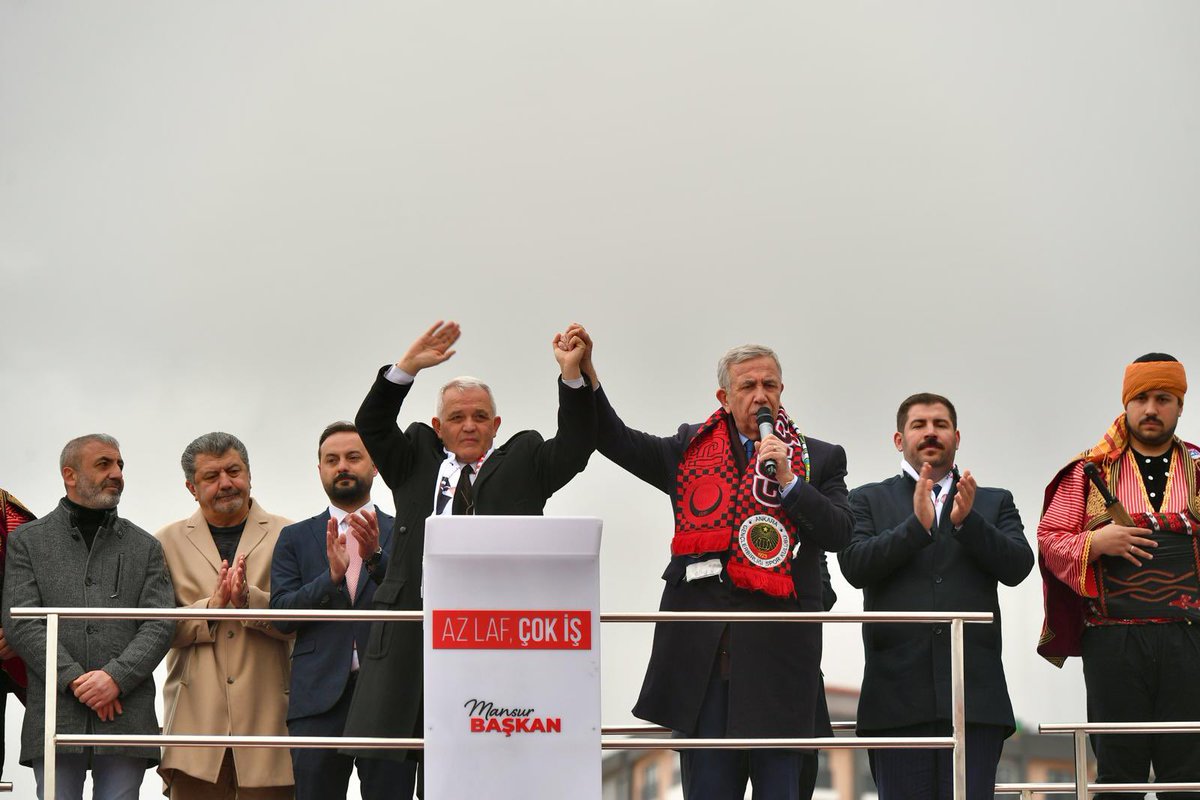 mansuryavas06's tweet photo. Mamak Yeni Bayındır Mahallesi’ndeyiz… 🇹🇷

AK Parti’den istifa ederek aramıza katılan Belediye Meclis üyelerimizin açtığı seçim merkezimizde hemşehrilerimizle buluştuk. https://t.co/E3b0Nm6Bne