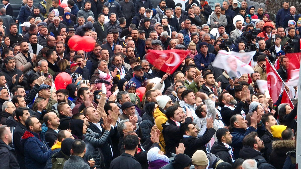 mansuryavas06's tweet photo. Mamak Yeni Bayındır Mahallesi’ndeyiz… 🇹🇷

AK Parti’den istifa ederek aramıza katılan Belediye Meclis üyelerimizin açtığı seçim merkezimizde hemşehrilerimizle buluştuk. https://t.co/E3b0Nm6Bne
