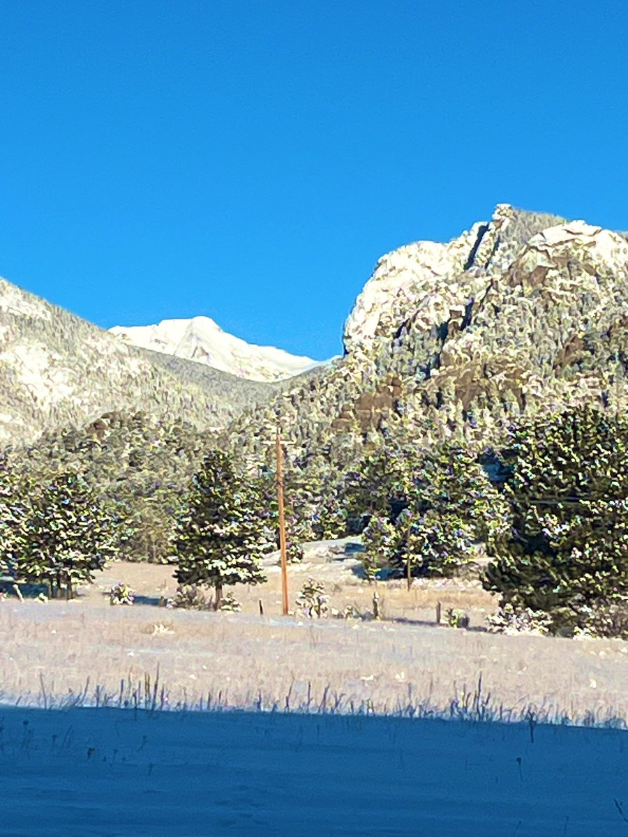 ivagonefishing's tweet photo. Saturdays vibes . The sun is smiling on the mountain tops to the east and the Rocky Mountains are frosty and beautiful to the west . 
Have a beautiful weekend friends  #RockyMountains #EstesParkCO  #BeautifulColorado  
🏔️❄️🩵 https://t.co/uGX9D0bvM4