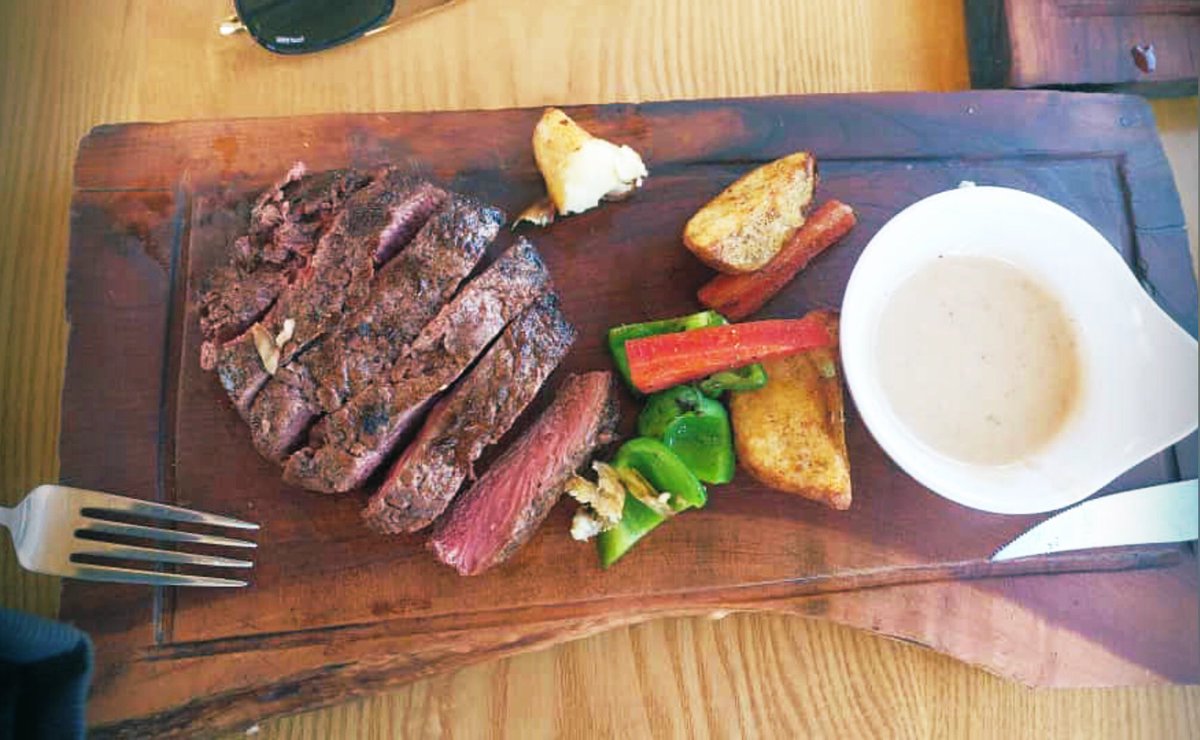 AliXJadoon's tweet photo. #HunterBeef… 
Healthy choices 🤤 👌 https://t.co/5BBbBzMmG7