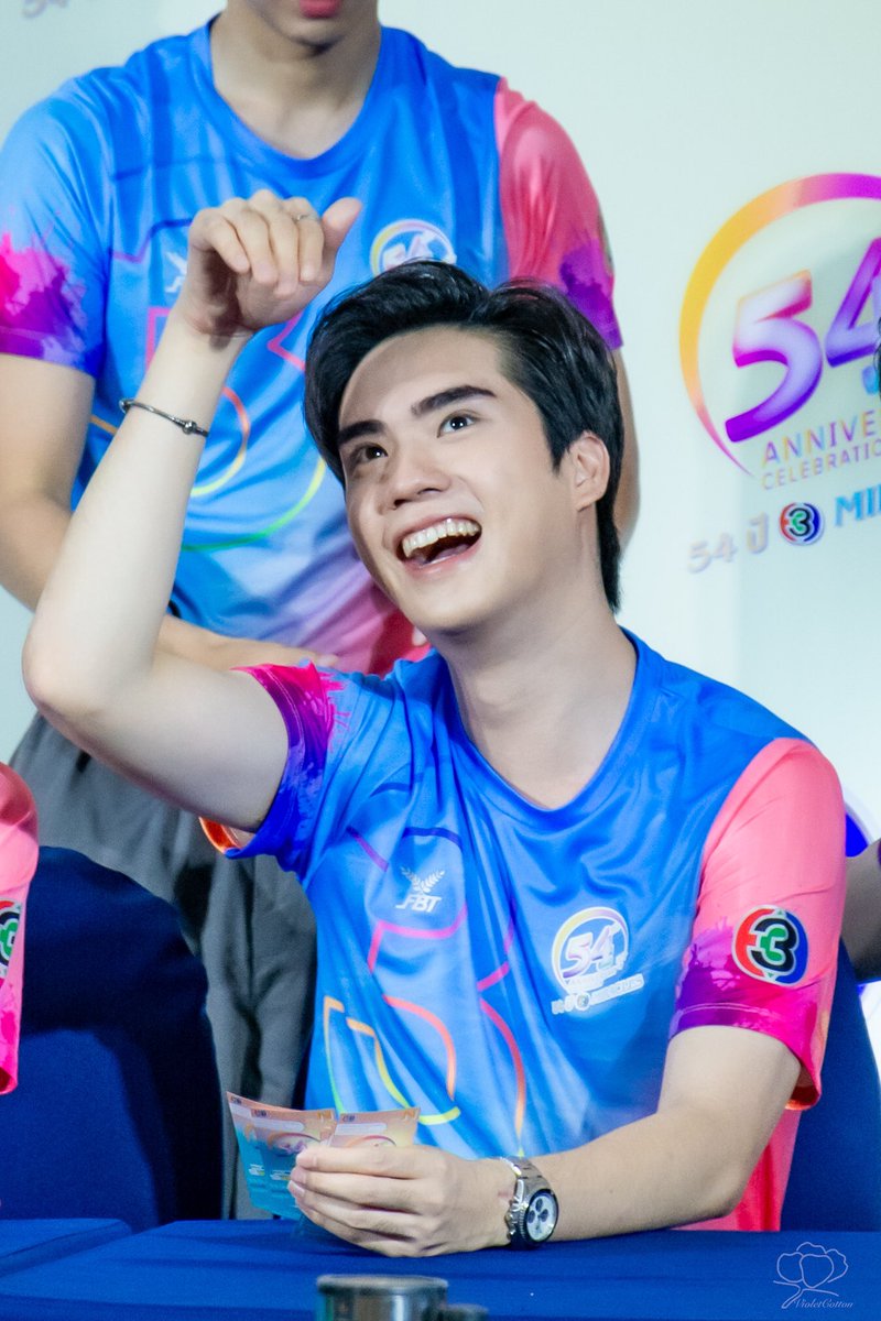 โทษนะคะ นี่ ศลป หรือ นางกวัก คะ 😂😂😂😂😂😂😂 
#54ปี3miracles 
#TEeThanapon #ตี๋ธนพล 
#แจกบัตรงาน54ปีช่อง3