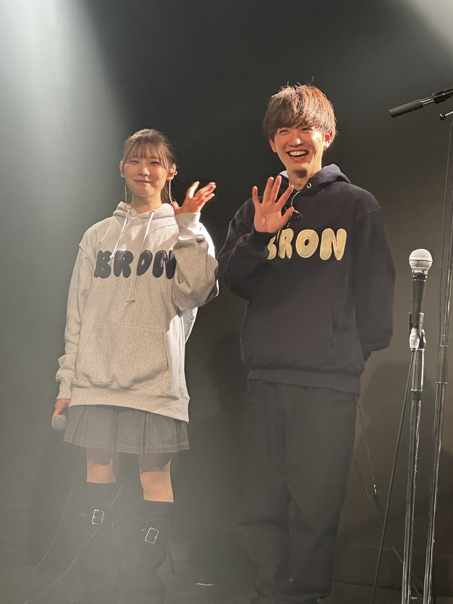 久しぶりの定期ライブ『COLORLESS』行ってきましたー！！楽しかったー！！
今回は音癒ちゃんとResonanceのコラボ(おゆれぞ？)が2曲あってめっちゃ盛り上がったなぁぁぁ😆
『心做し』も『ホロネス』も大好きな曲だったしパフォーマンスも素晴らしかったのでめっちゃテンション上がったー👍