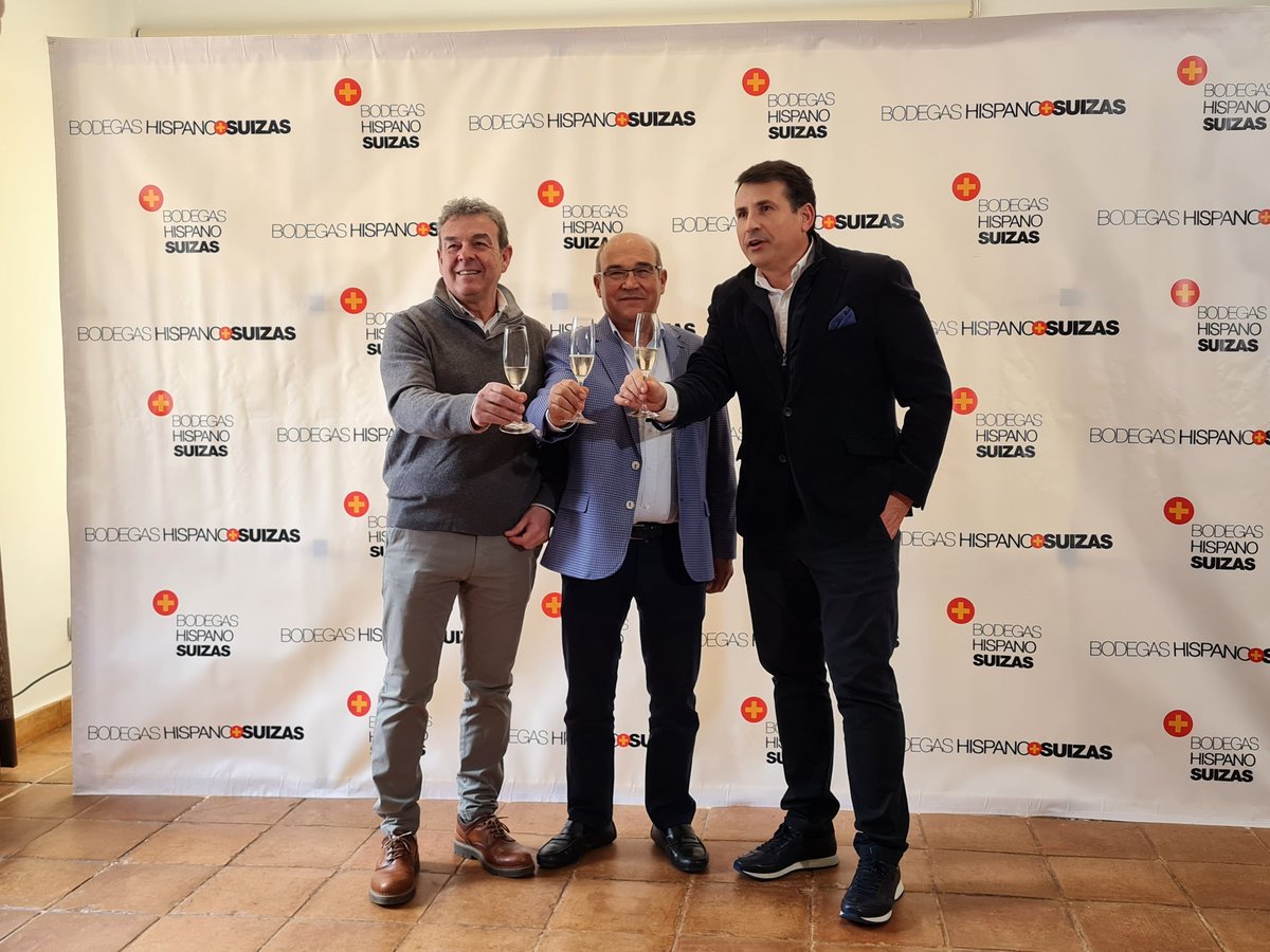 comoju's tweet image. Ayer tuvo lugar el tan deseado #Botillo de Bodegas Hispano Suizas.
Este año, como mantenedor hemos tenido a Javier Haba, vinatero requenense que lleva medio siglo de trayectoria profesional en El Bierzo en Bodegas Adriá.
Un año mas y ya pensando en el del año que viene 🥰