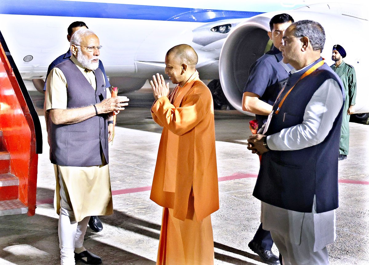 myogiadityanath's tweet photo. विश्व की सांस्कृतिक राजधानी, आध्यात्मिक ऊर्जा की अक्षय स्रोत, बाबा श्री विश्वनाथ की पावन धरा अविनाशी काशी में आदरणीय प्रधानमंत्री श्री @narendramodi जी का हार्दिक स्वागत-अभिनंदन! https://t.co/HjxUigiQoc