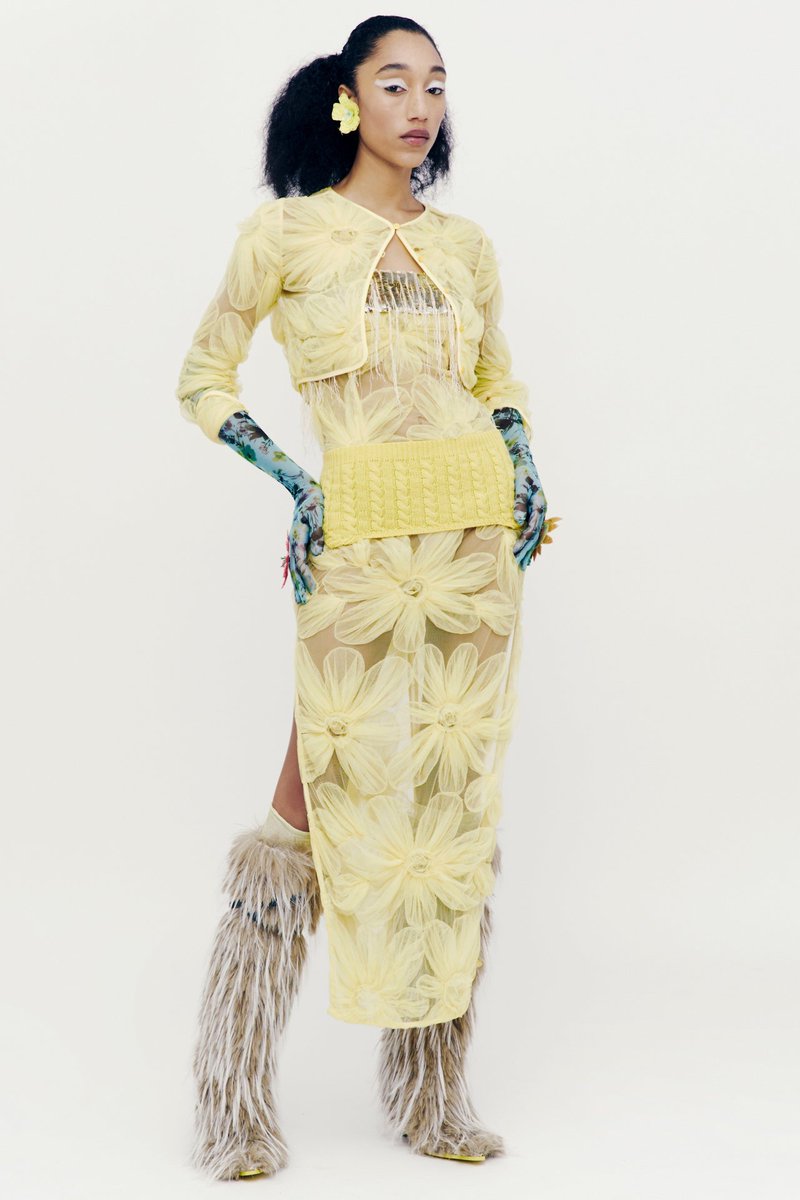 kendam_com's tweet photo. Shuting Qiu Fall Winter 2024-2025 collection lookbook (28 outfits) https://t.co/hZ07khLGa4
#ShutingQiu #FW24 #AW24 #Lookbooks #FashionWeek #Kendam https://t.co/ORAeDFdK4e