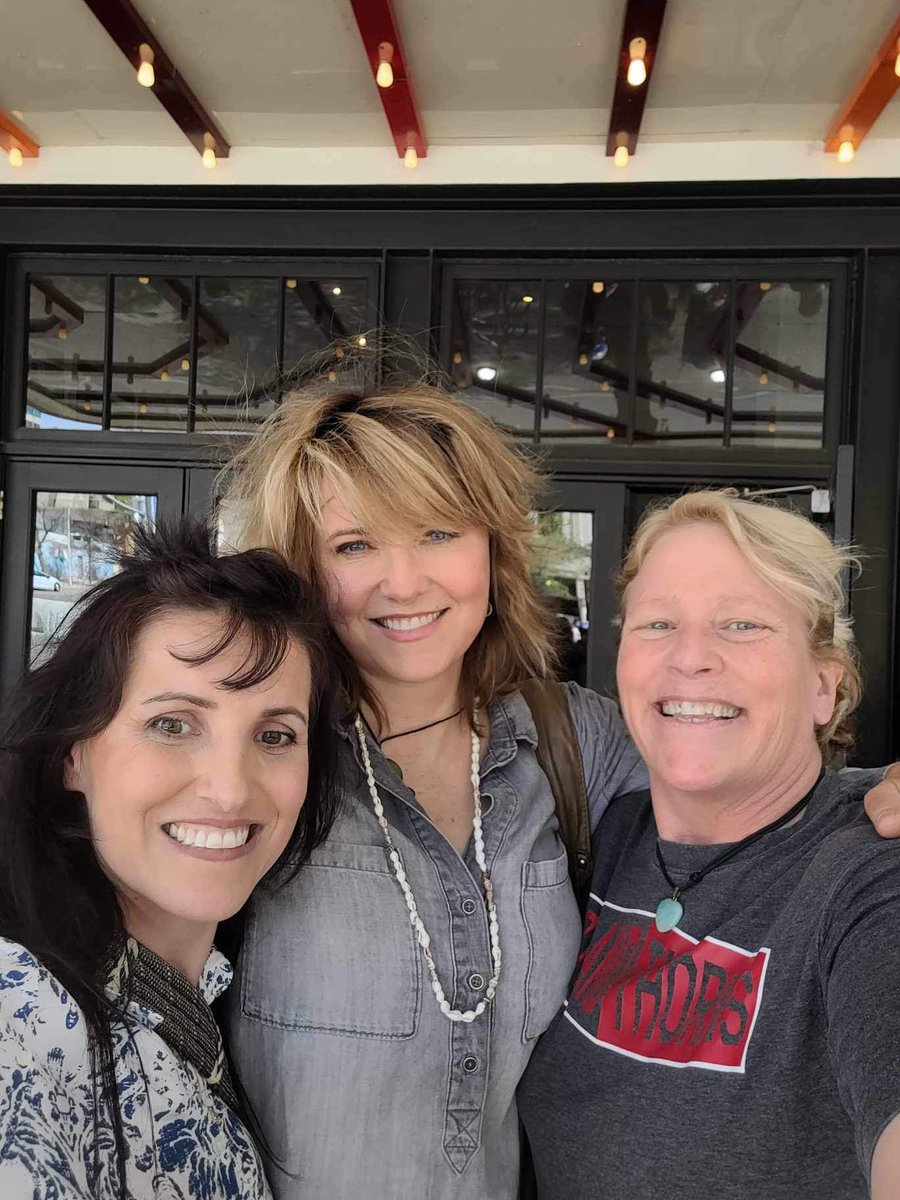 DrtyChakramMakr's tweet image. Took a mini adventure to see Never Look Away @sxsw yesterday, directed by @RealLucyLawless 

The movie absolutely blew me away honestly. I never would have known there was an absolute crazy cool Joan Jett / Sex Pistols kinda lady who lived dangerously and did with such style.