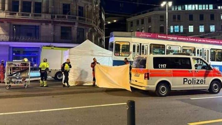 LiZLimmattaler's tweet photo. Am Zürcher #Hauptbahnhof ist es am Freitagabend zu einem #Tramunfall gekommen. Eine Person starb noch vor Ort. Am gleichen Abend kam es in #Altstetten auch zu einem Tramunfall. https://t.co/xfBDYyGxDN https://t.co/vgR5IPyobK