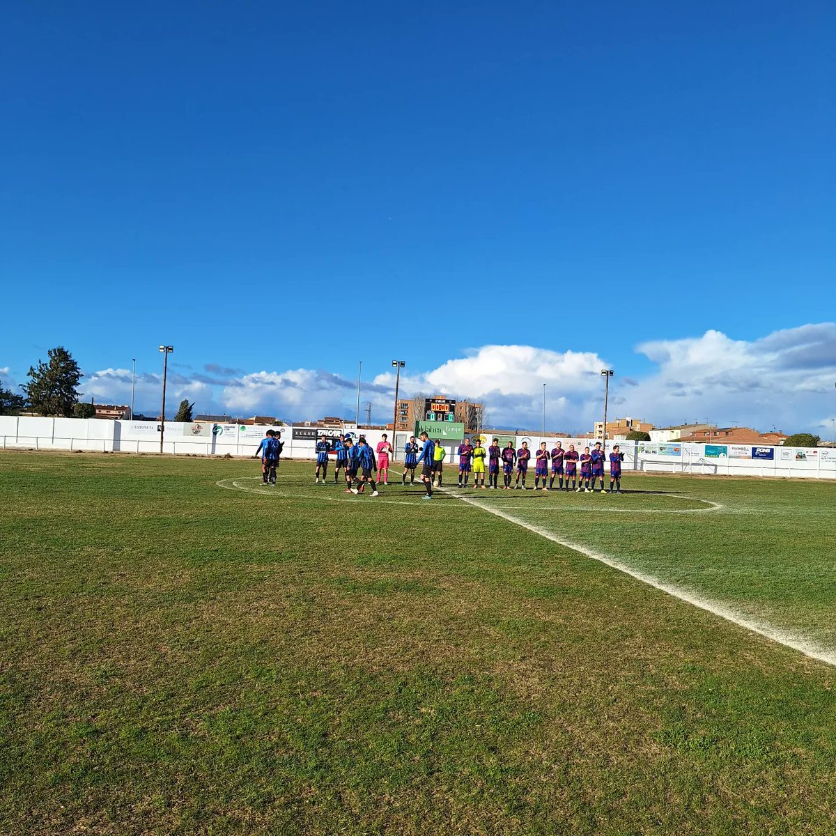 CEAlfes's tweet photo. LA CRÒNICA | L'Alfés treu un punt de la seva visita a Bellvís en un partit marcat pel fort vent. Maicol anotava el gol visitant als 4 minuts de joc.

[...]

#cealfes #alfes #bellvis #garrigues #segria #pladurgell #lleida #futbolcat #4cat26 #fempoble https://t.co/iY4SAEEQ5M
