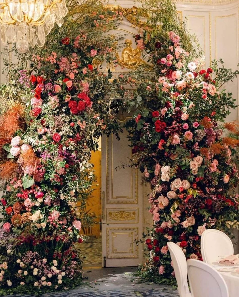 artindetails's tweet photo. flowers on windows. https://t.co/YtEDIH3AB3