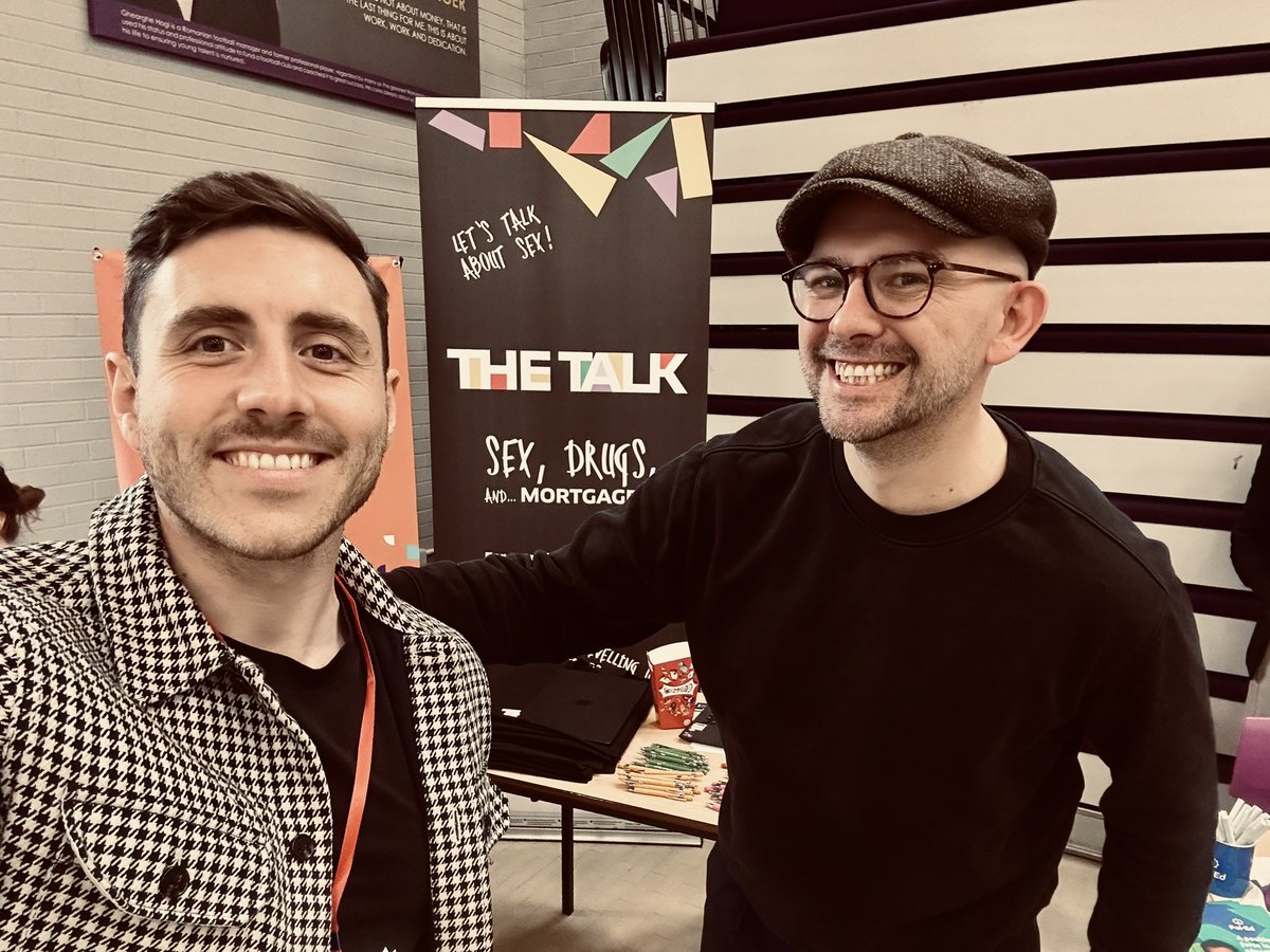 SamTFox's tweet image. It’s mad to think education is still facing the same challenges today, as it did when i was there! 

It was great to catch up with @Positivteacha today at the #PDNetwork in Leeds, who gave a real thought provoking talk on Tackling Toxic Masculinity in schools

🤔🤯
#PSHE #TheTalk