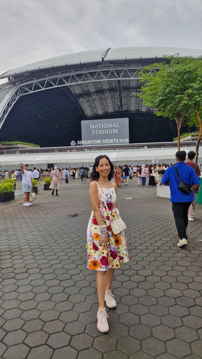 joanderer24's tweet photo. Memories made 🤧 Thank you so much @taylorswift13 🤍🫶 #SingaporeTSTheErasTour https://t.co/gctfzpt2ff