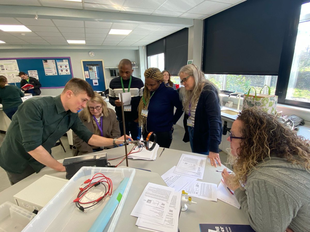 Great day at #kentphysics24. Glad to have 30 teachers join me to practice A Level practicals and their assessment. Then I got the chance to be inspired by both <a href="/ProfBeckyParker/">Becky Parker</a> and <a href="/jesswade/">Dr Jess Wade liked it here once</a>!