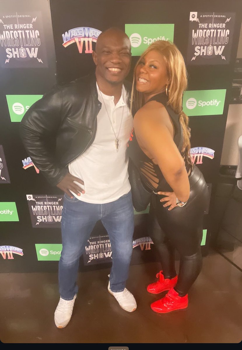 taviaregina's tweet photo. I’m mad late but so proud of my cousin Shelton…he deserves all the flowers. Period.
#walemania
#samesmile
#SouthCarolina https://t.co/OcqL24QTb8