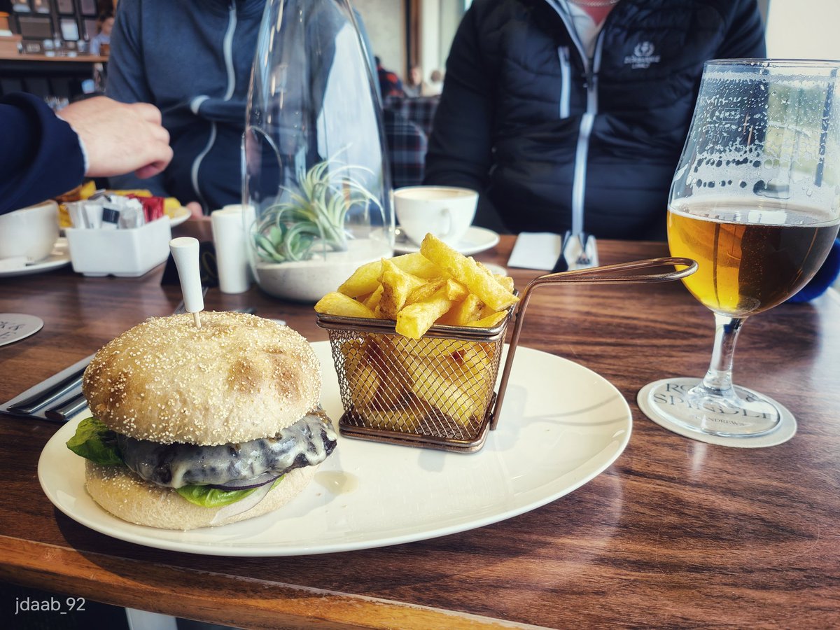 John_Bowers_92's tweet image. Breezy but enjoyable round @TheHomeofGolf #castlecourse. Well deserved burger and pint! ⛳🍺
@Jamieee83 @garyhamiltonx
#golf #linksgolf #standrews #fifegolf #golfer #thecastlecourse