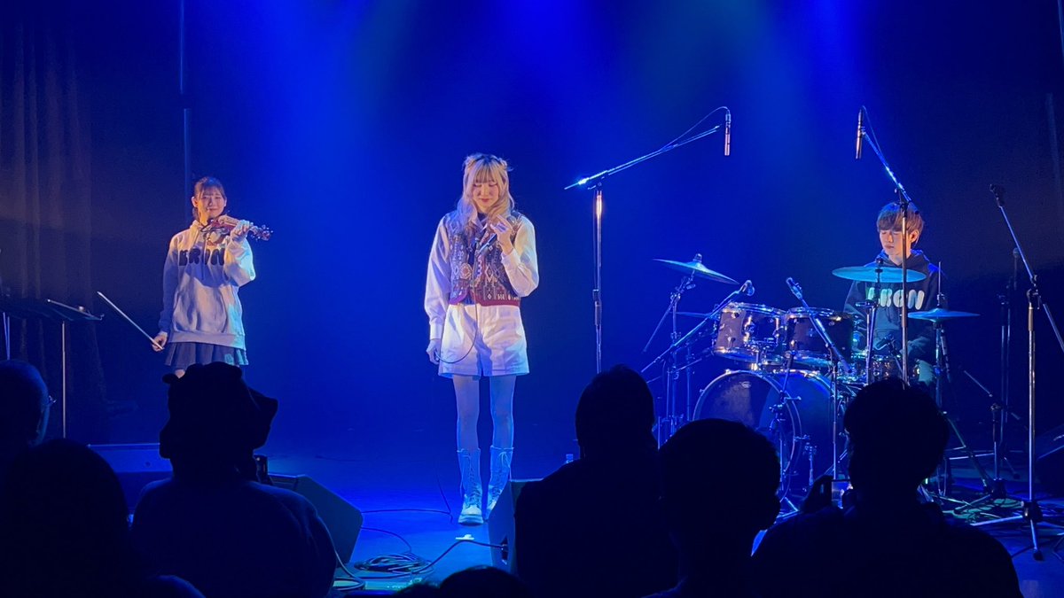 gam_oy520's tweet photo. 🔥音癒✖️Resonance🔥
音癒の感情溢れる歌声とレゾが奏でる綺麗でかっこいい音で出来た音楽が本当に美しかったです！曲中に3人それぞれが目を合わせて息を合わせ合う瞬間が心がアツかった！3人で歌う音楽を3人が本当に楽しそうな時間を一緒に過ごせて凄い楽しかったです。またコラボ待ってます！ https://t.co/YqIiqDbLoE