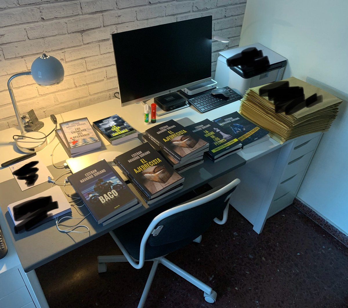 EstebanNavarroS's tweet photo. Estoy preparando los pedidos de la semana.
Novelas exclusivas (no están en las librerías).
Las envío yo mismo con dedicatoria personalizada.
Pago por Bizum o PayPal.
Hay 28 títulos donde elegir.
Tapa blanda o dura.
Ideal para regalar.
Información y pedidos por mensaje privado. https://t.co/b7ltmtkPsT