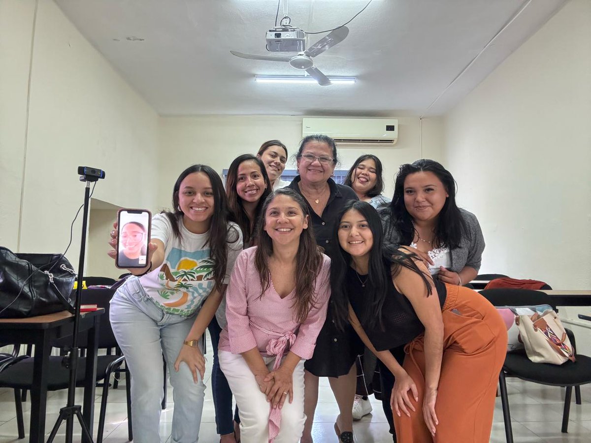 iudymx's tweet photo. Concluyó el módulo V de la Maestría en Gestión y Dirección de Instituciones Educativas: "Filosofía de la ciencia". La Dra. en Educ. Georgina Ceballos, les guió hacia una comprensión profunda de la naturaleza de la ciencia, métodos e impacto en la sociedad y en la vida cotidiana. https://t.co/5TLtjTtR4M