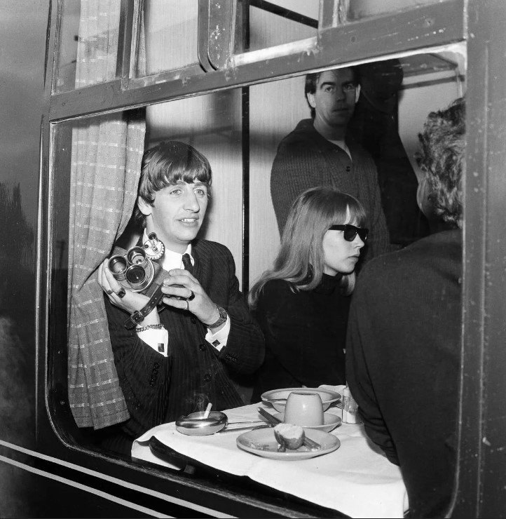 Images from the week-long train filming sessions of A Hard Day's Night, March 1964.
📷Astrid Kirchherr
📷 Max Scheler
#Beatles #London #WestSomerset #Devon #Beatles1964