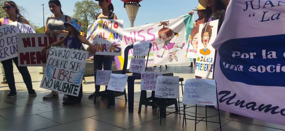 _TribunaPopular's tweet photo. 📷 Día Internacional de la Mujer Trabajadora #Aragua

Activistas de movimientos de mujeres y de trabajadores se concentraron en la Plaza Bicentenaria de Maracay este #8Mar para demandar políticas concretas que hagan frente a la violencia de género y a la ofensiva patronal. https://t.co/oQtaAknXmv