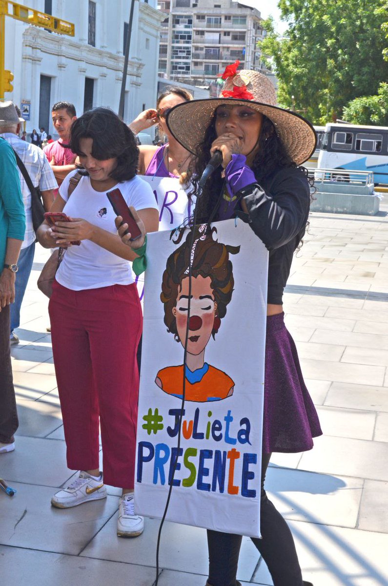 _TribunaPopular's tweet photo. 📷 Día Internacional de la Mujer Trabajadora #Aragua

Activistas de movimientos de mujeres y de trabajadores se concentraron en la Plaza Bicentenaria de Maracay este #8Mar para demandar políticas concretas que hagan frente a la violencia de género y a la ofensiva patronal. https://t.co/oQtaAknXmv