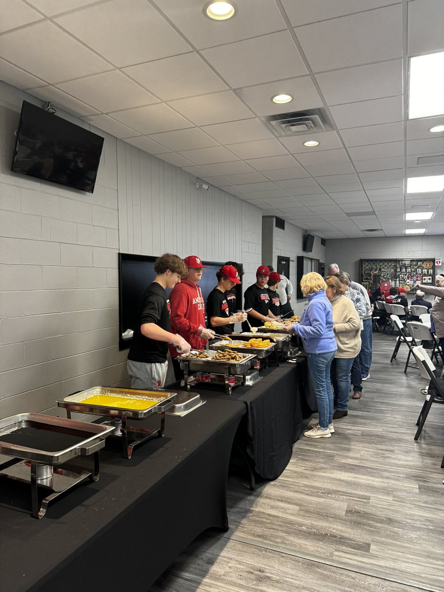 *The Chef’s Kiss *

Hurry up and get breakfast or lunch by 1pm today !