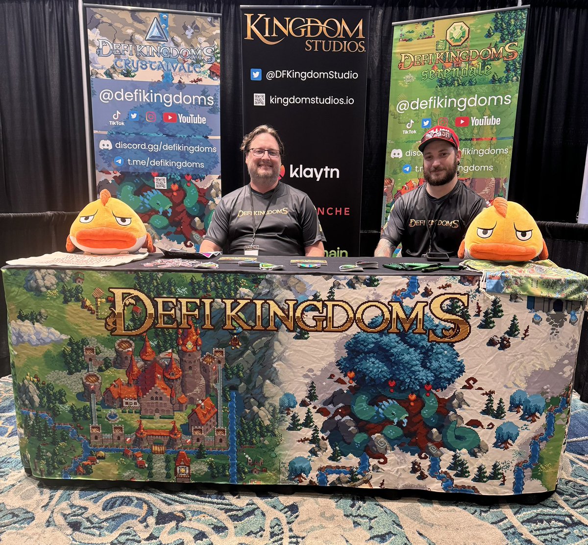 <a href="/SunBear312/">SunBear_DFK</a> and <a href="/BolonSoron_DFK/">Bolon_DFK</a> repping <a href="/DeFiKingdoms/">DeFi Kingdoms 🔺🌿</a> in style 😎 

$JEWEL <a href="/GamingOnAvax/">Gaming on Avax</a> <a href="/MetisL2/">Metis🌿</a> <a href="/PlayonKlaytn/">Play on Klaytn (now Kaia)</a>