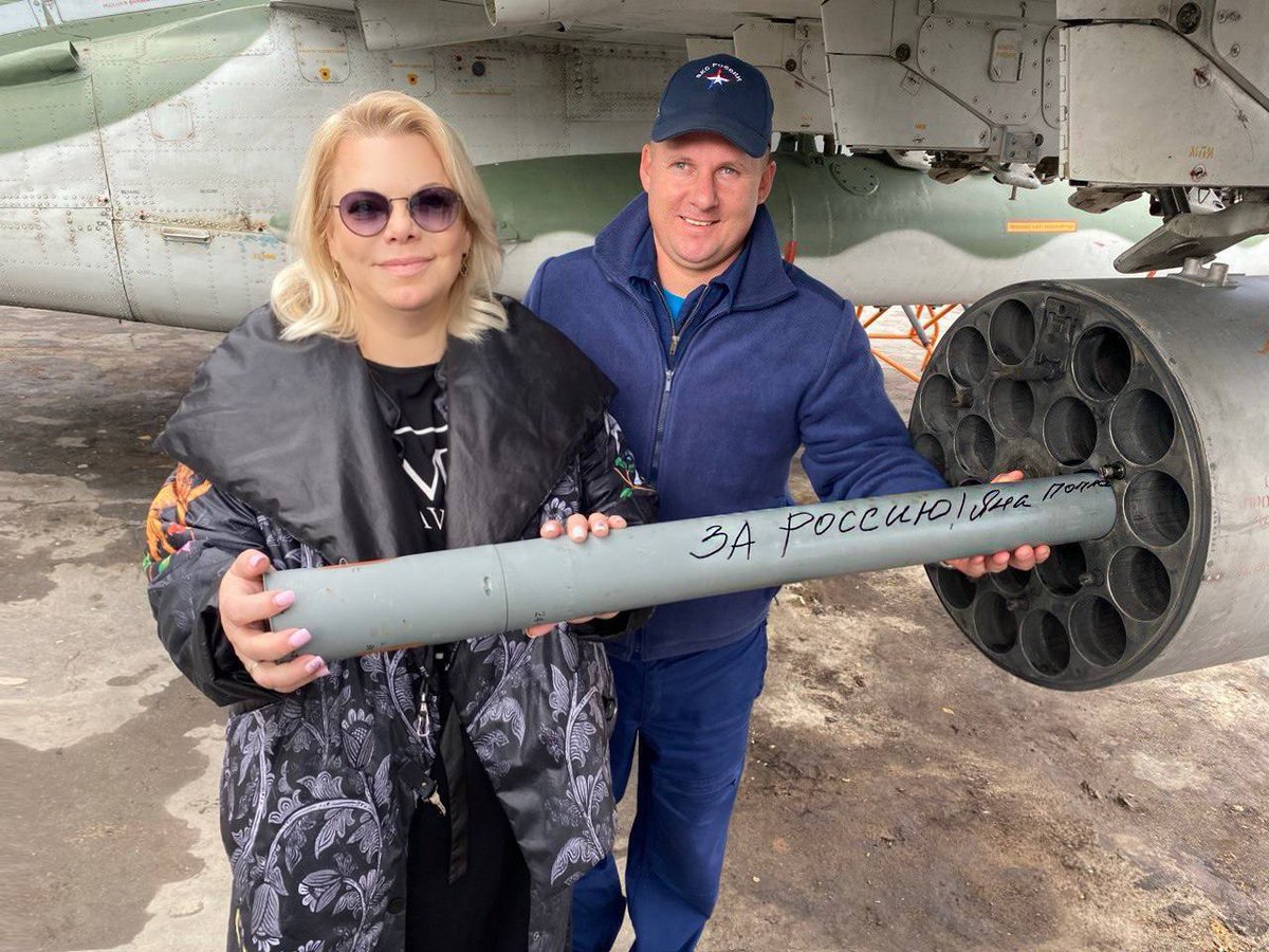 adagamov's tweet photo. Поплавская по степени мерзотности давно переплюнула всех путинских прошмандовок. Это ж надо было додуматься сделать такое фото, да еще и выложить его 8-го марта. Какая же ебанутая мразь. https://t.co/1BMHH601Cp
