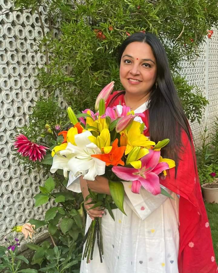 fuleshbhargabjp's tweet photo. भाजपा राष्ट्रीय प्रखर प्रवक्ता एवं सुप्रीम कोर्ट मे वकील महोदया हमारी प्रिय एवं आदरणीय बड़ी बहन चारु प्रज्ञा जी को जन्मोत्सव की हार्दिक मंगल बधाई 
🙏 आप पर प्रभु श्रीनाथ जी, प्रभु द्वारकाधीश जी की कृपा बनी रहे 🙏🙏🤗
@CharuPragya https://t.co/74N1H4yQew