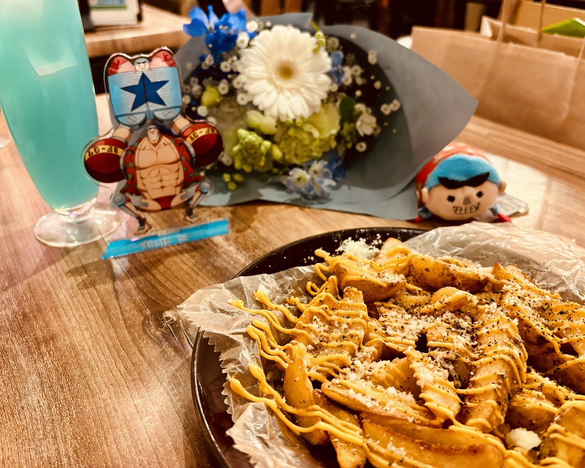 Mayuri2717's tweet photo. こんな感じでした　コーラモヒートが美味しいお店だった　ありがとう https://t.co/Gq6BFOW8vv